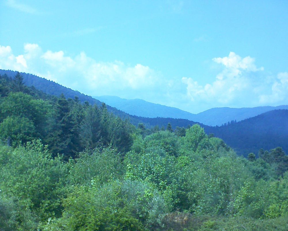 Le petit ballon vu depuis le Domaine Langmatt à Murbach le 15.05.2018 à 15:30 Le petit ballon (Alsace, Vosges) le 15.05.2018 à 15:30