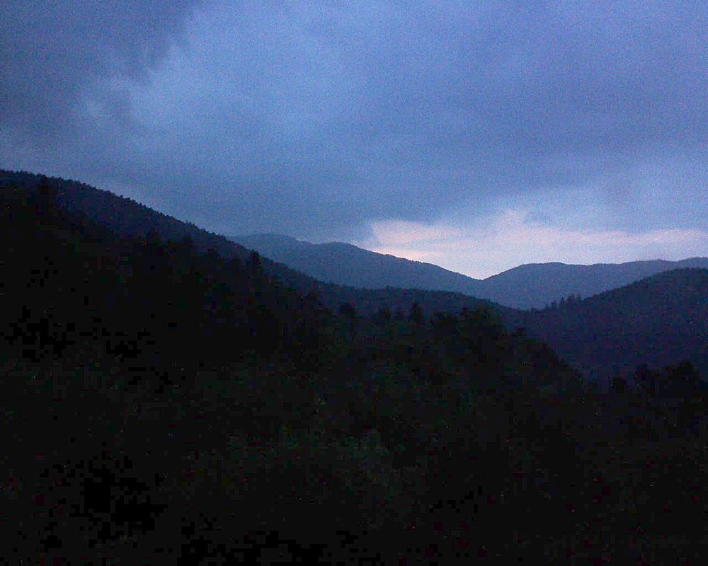 Le petit ballon vu depuis le Domaine Langmatt à Murbach le 15.05.2018 à 21:00 Le petit ballon (Alsace, Vosges) le 15.05.2018 à 21:00