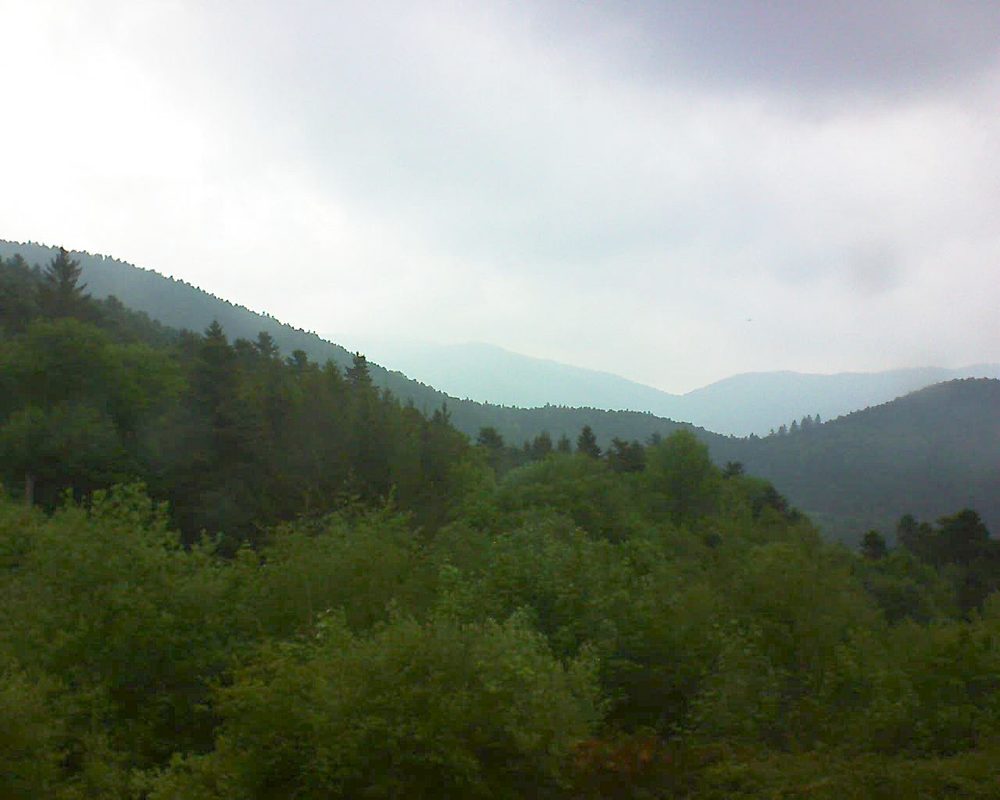 Le petit ballon vu depuis le Domaine Langmatt à Murbach le 17.05.2018 à 16:15 Le petit ballon (Alsace, Vosges) le 17.05.2018 à 16:15