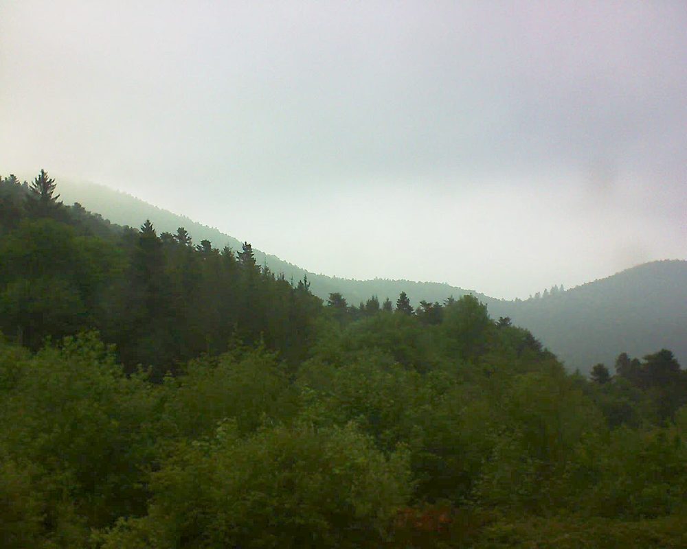 Le petit ballon vu depuis le Domaine Langmatt à Murbach le 17.05.2018 à 18:30 Le petit ballon (Alsace, Vosges) le 17.05.2018 à 18:30