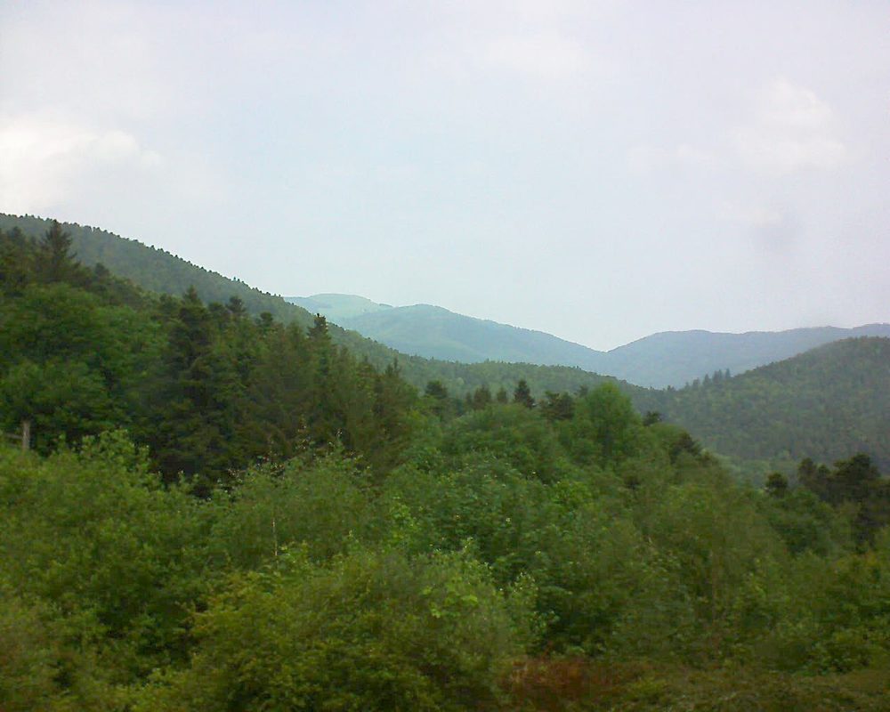 Le petit ballon vu depuis le Domaine Langmatt à Murbach le 19.05.2018 à 12:30 Le petit ballon (Alsace, Vosges) le 19.05.2018 à 12:30