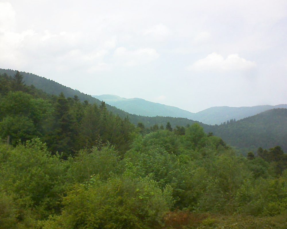Le petit ballon vu depuis le Domaine Langmatt à Murbach le 19.05.2018 à 14:00 Le petit ballon (Alsace, Vosges) le 19.05.2018 à 14:00