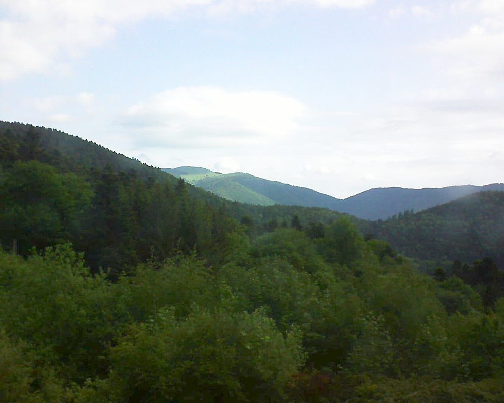 Le petit ballon vu depuis le Domaine Langmatt à Murbach le 20.05.2018 à 09:00 Le petit ballon (Alsace, Vosges) le 20.05.2018 à 09:00