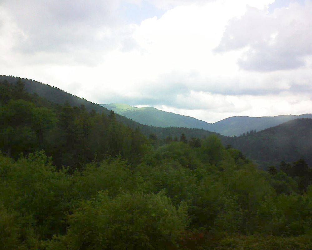 Le petit ballon vu depuis le Domaine Langmatt à Murbach le 20.05.2018 à 13:45 Le petit ballon (Alsace, Vosges) le 20.05.2018 à 13:45