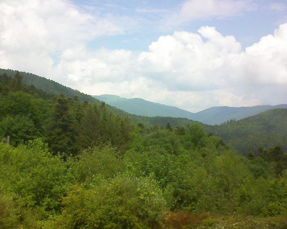 Le petit ballon vu depuis le Domaine Langmatt à Murbach le 21.05.2018 à 13:15 Le petit ballon (Alsace, Vosges) le 21.05.2018 à 13:15