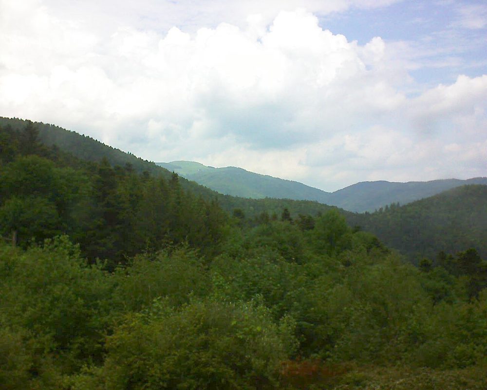Le petit ballon vu depuis le Domaine Langmatt à Murbach le 21.05.2018 à 14:15 Le petit ballon (Alsace, Vosges) le 21.05.2018 à 14:15