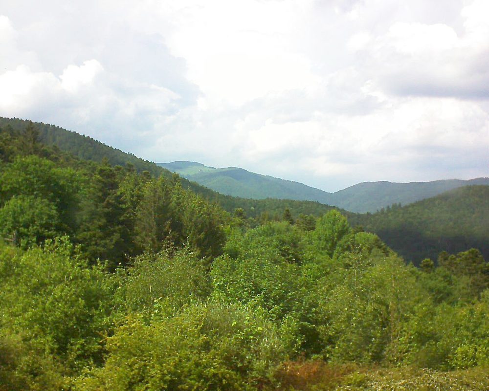 Le petit ballon vu depuis le Domaine Langmatt à Murbach le 21.05.2018 à 15:30 Le petit ballon (Alsace, Vosges) le 21.05.2018 à 15:30