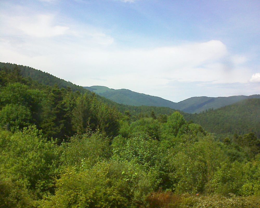 Le petit ballon vu depuis le Domaine Langmatt à Murbach le 22.05.2018 à 15:45 Le petit ballon (Alsace, Vosges) le 22.05.2018 à 15:45