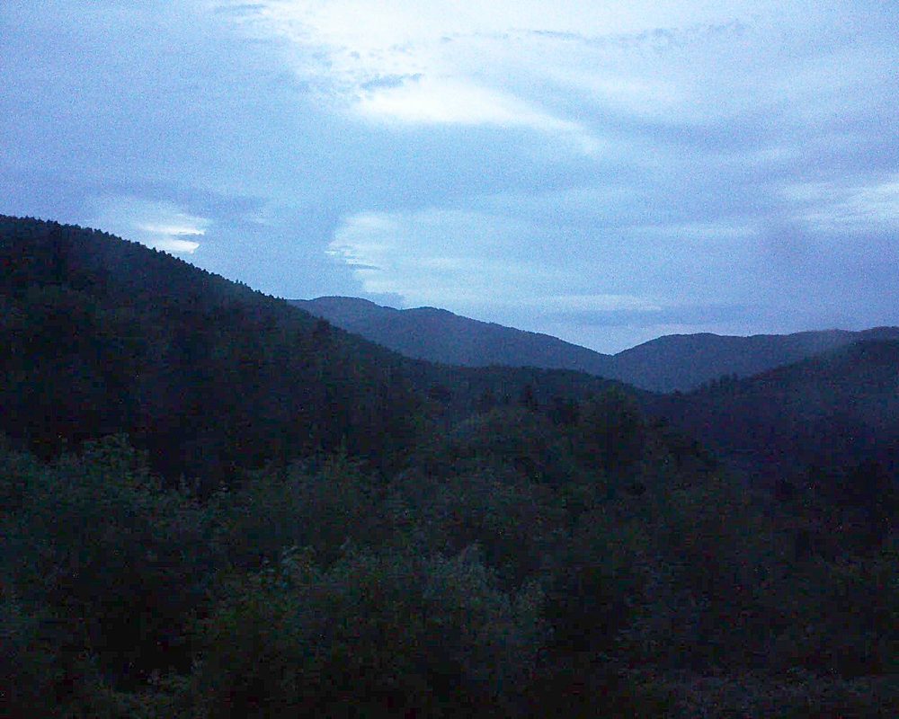 Le petit ballon vu depuis le Domaine Langmatt à Murbach le 22.05.2018 à 21:30 Le petit ballon (Alsace, Vosges) le 22.05.2018 à 21:30