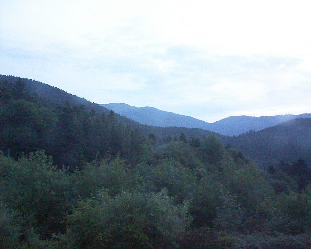 Le petit ballon vu depuis le Domaine Langmatt à Murbach le 23.05.2018 à 05:30 Le petit ballon (Alsace, Vosges) le 23.05.2018 à 05:30