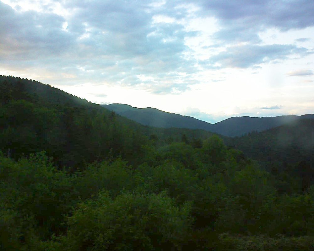 Le petit ballon vu depuis le Domaine Langmatt à Murbach le 24.05.2018 à 21:00 Le petit ballon (Alsace, Vosges) le 24.05.2018 à 21:00