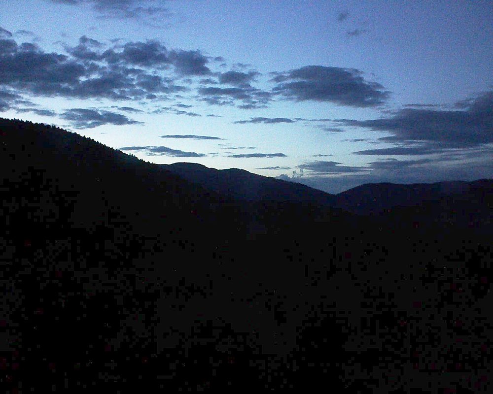 Le petit ballon vu depuis le Domaine Langmatt à Murbach le 24.05.2018 à 21:45 Le petit ballon (Alsace, Vosges) le 24.05.2018 à 21:45