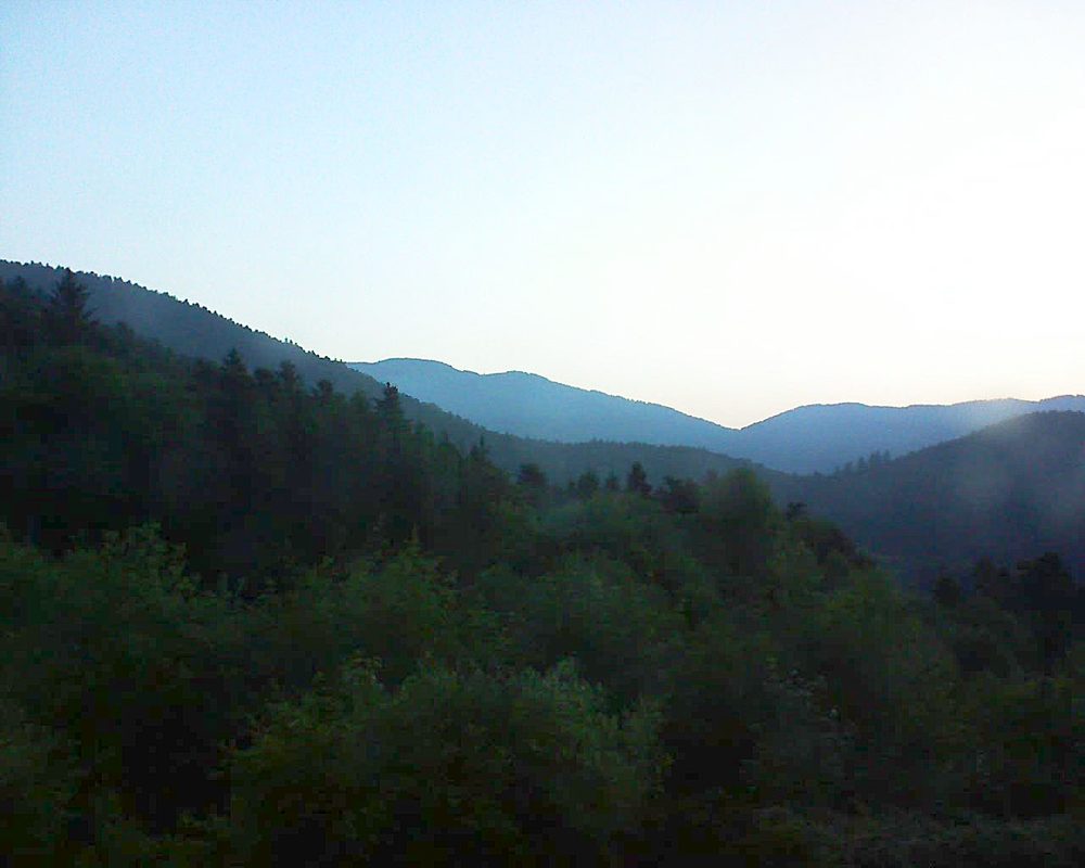 Le petit ballon vu depuis le Domaine Langmatt à Murbach le 25.05.2018 à 05:30 Le petit ballon (Alsace, Vosges) le 25.05.2018 à 05:30