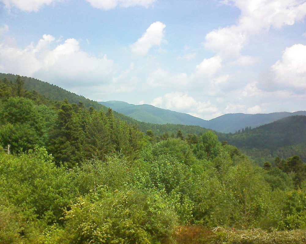 Le petit ballon vu depuis le Domaine Langmatt à Murbach le 25.05.2018 à 12:00 Le petit ballon (Alsace, Vosges) le 25.05.2018 à 12:00