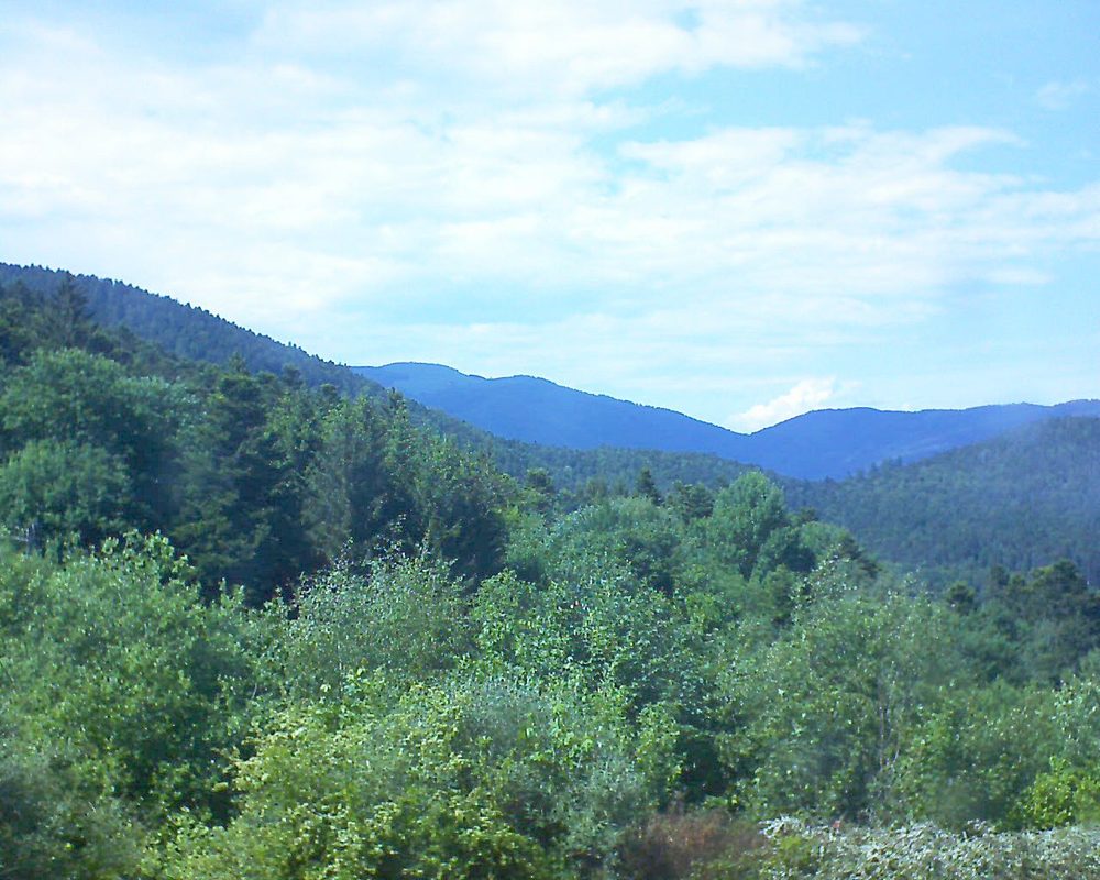 Le petit ballon vu depuis le Domaine Langmatt à Murbach le 25.05.2018 à 15:45 Le petit ballon (Alsace, Vosges) le 25.05.2018 à 15:45