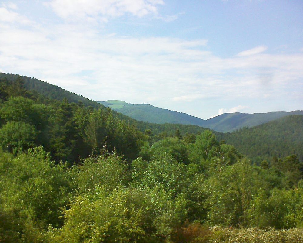 Le petit ballon vu depuis le Domaine Langmatt à Murbach le 25.05.2018 à 16:45 Le petit ballon (Alsace, Vosges) le 25.05.2018 à 16:45