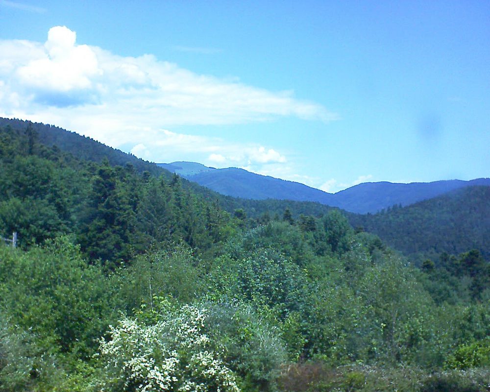 Le petit ballon vu depuis le Domaine Langmatt à Murbach le 30.05.2018 à 12:45 Le petit ballon (Alsace, Vosges) le 30.05.2018 à 12:45