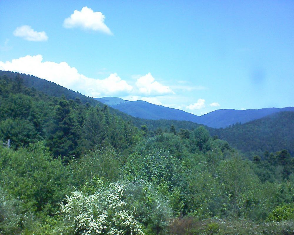 Le petit ballon vu depuis le Domaine Langmatt à Murbach le 30.05.2018 à 13:15 Le petit ballon (Alsace, Vosges) le 30.05.2018 à 13:15