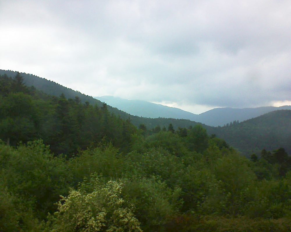 Le petit ballon vu depuis le Domaine Langmatt à Murbach le 31.05.2018 à 13:45 Le petit ballon (Alsace, Vosges) le 31.05.2018 à 13:45