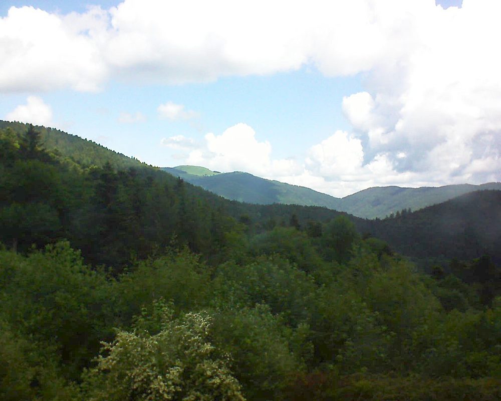 Le petit ballon vu depuis le Domaine Langmatt à Murbach le 01.06.2018 à 12:00 Le petit ballon (Alsace, Vosges) le 01.06.2018 à 12:00