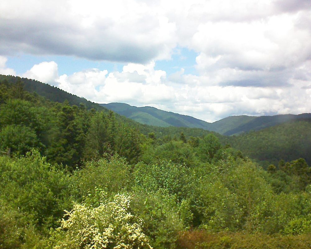 Le petit ballon vu depuis le Domaine Langmatt à Murbach le 01.06.2018 à 14:45 Le petit ballon (Alsace, Vosges) le 01.06.2018 à 14:45