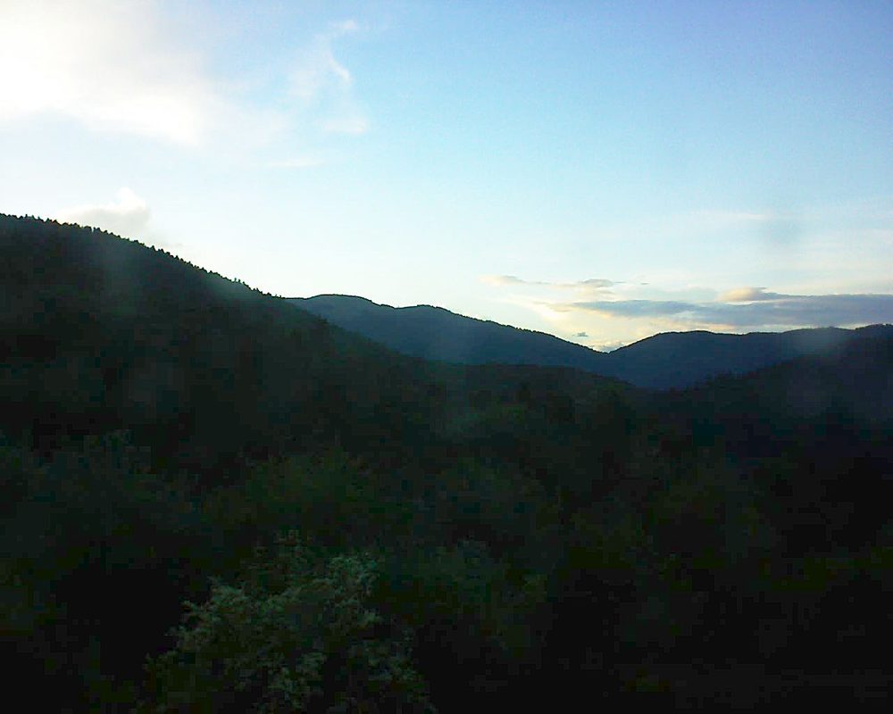 Le petit ballon vu depuis le Domaine Langmatt à Murbach le 01.06.2018 à 21:00 Le petit ballon (Alsace, Vosges) le 01.06.2018 à 21:00
