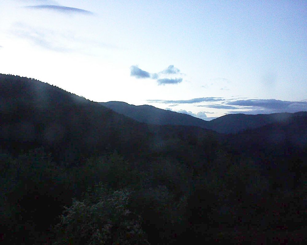 Le petit ballon vu depuis le Domaine Langmatt à Murbach le 01.06.2018 à 21:45 Le petit ballon (Alsace, Vosges) le 01.06.2018 à 21:45