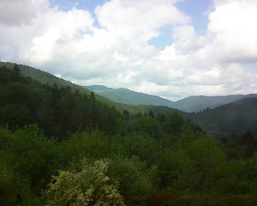 Le petit ballon vu depuis le Domaine Langmatt à Murbach le 02.06.2018 à 14:45 Le petit ballon (Alsace, Vosges) le 02.06.2018 à 14:45