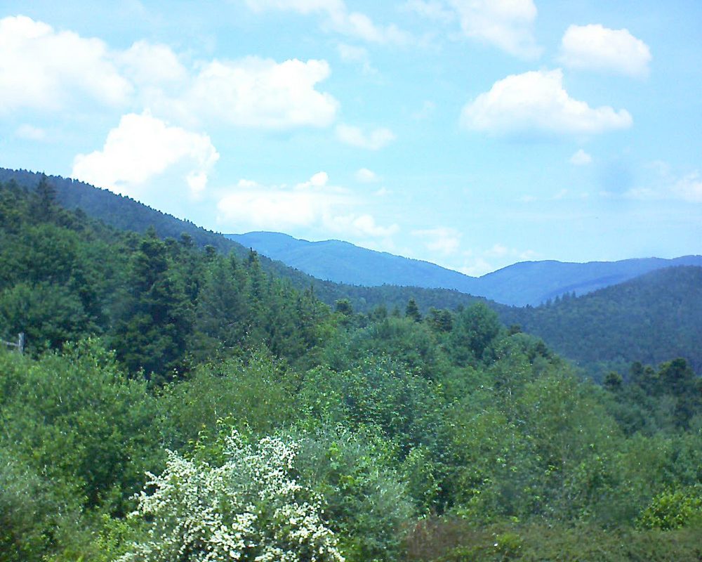 Le petit ballon vu depuis le Domaine Langmatt à Murbach le 04.06.2018 à 13:30 Le petit ballon (Alsace, Vosges) le 04.06.2018 à 13:30