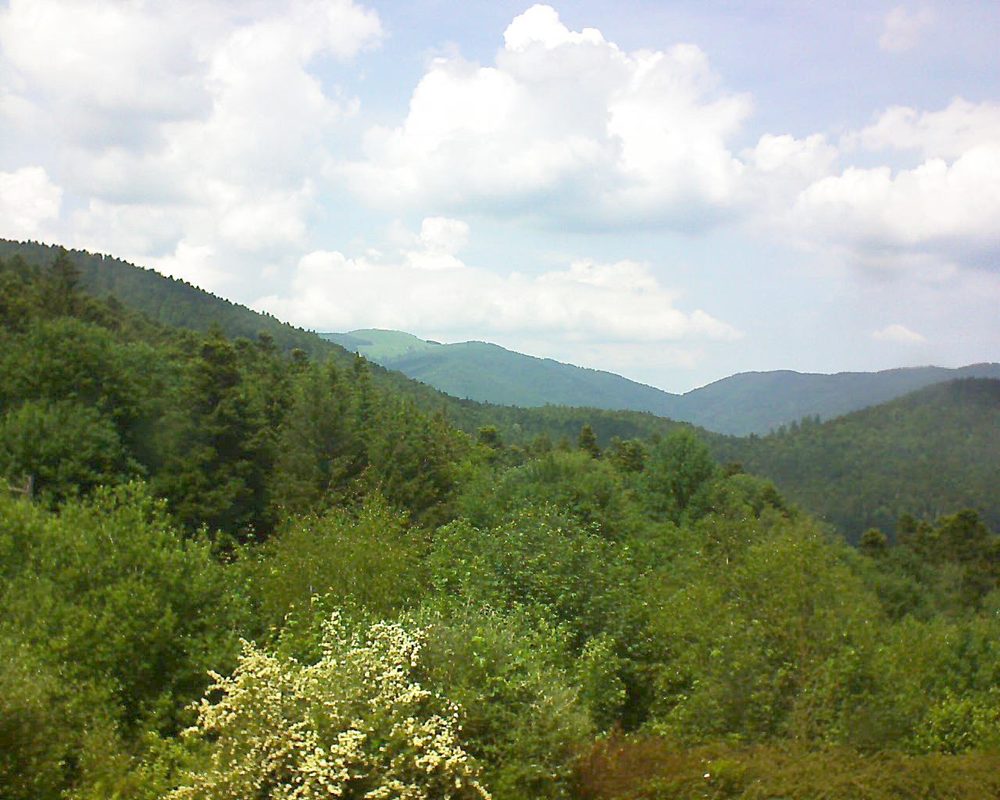 Le petit ballon vu depuis le Domaine Langmatt à Murbach le 04.06.2018 à 14:30 Le petit ballon (Alsace, Vosges) le 04.06.2018 à 14:30