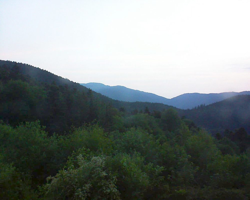 Le petit ballon vu depuis le Domaine Langmatt à Murbach le 05.06.2018 à 05:30 Le petit ballon (Alsace, Vosges) le 05.06.2018 à 05:30
