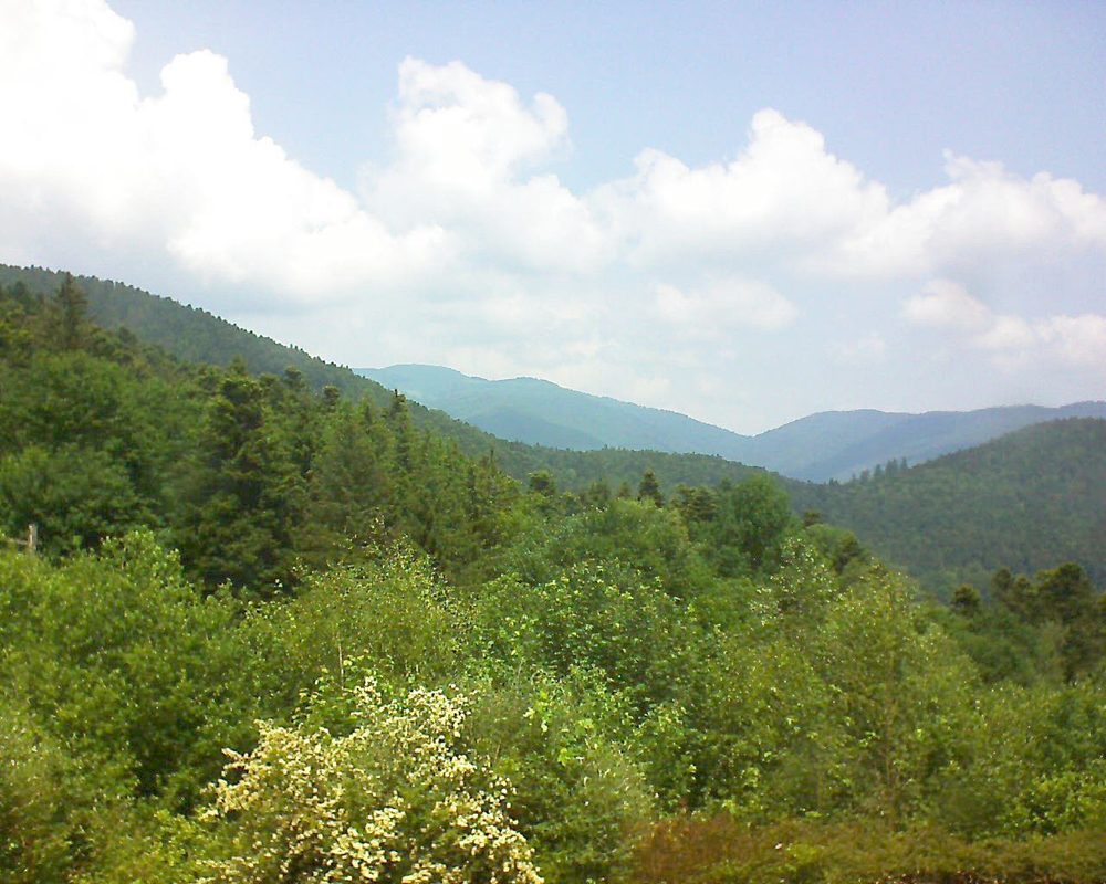 Le petit ballon vu depuis le Domaine Langmatt à Murbach le 05.06.2018 à 13:00 Le petit ballon (Alsace, Vosges) le 05.06.2018 à 13:00