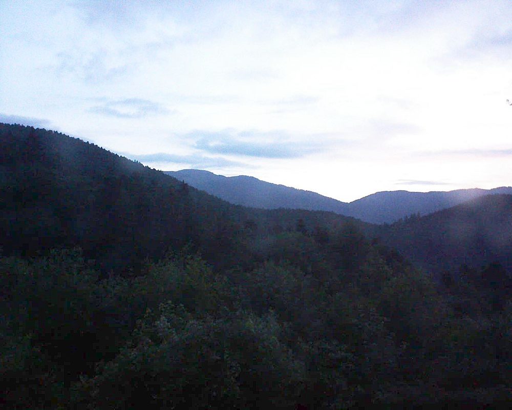 Le petit ballon vu depuis le Domaine Langmatt à Murbach le 08.06.2018 à 05:15 Le petit ballon (Alsace, Vosges) le 08.06.2018 à 05:15