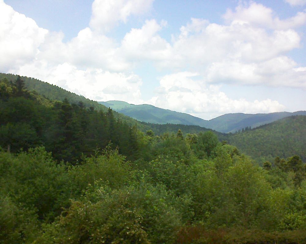 Le petit ballon vu depuis le Domaine Langmatt à Murbach le 08.06.2018 à 13:00 Le petit ballon (Alsace, Vosges) le 08.06.2018 à 13:00