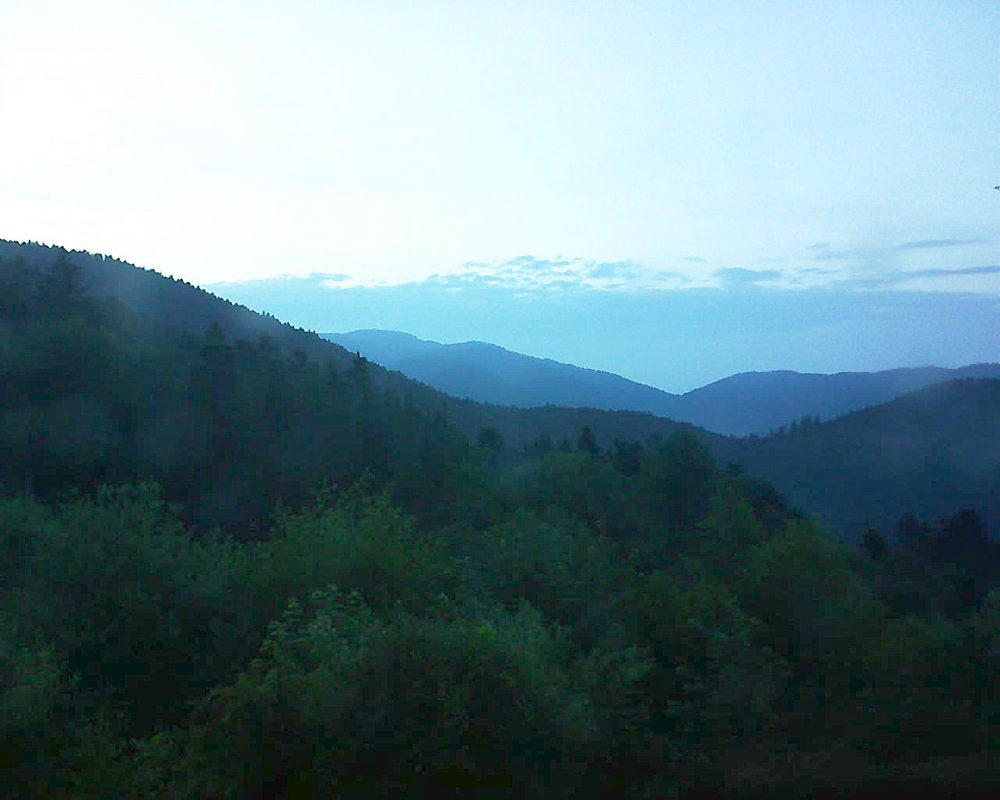 Le petit ballon vu depuis le Domaine Langmatt à Murbach le 09.06.2018 à 21:30 Le petit ballon (Alsace, Vosges) le 09.06.2018 à 21:30