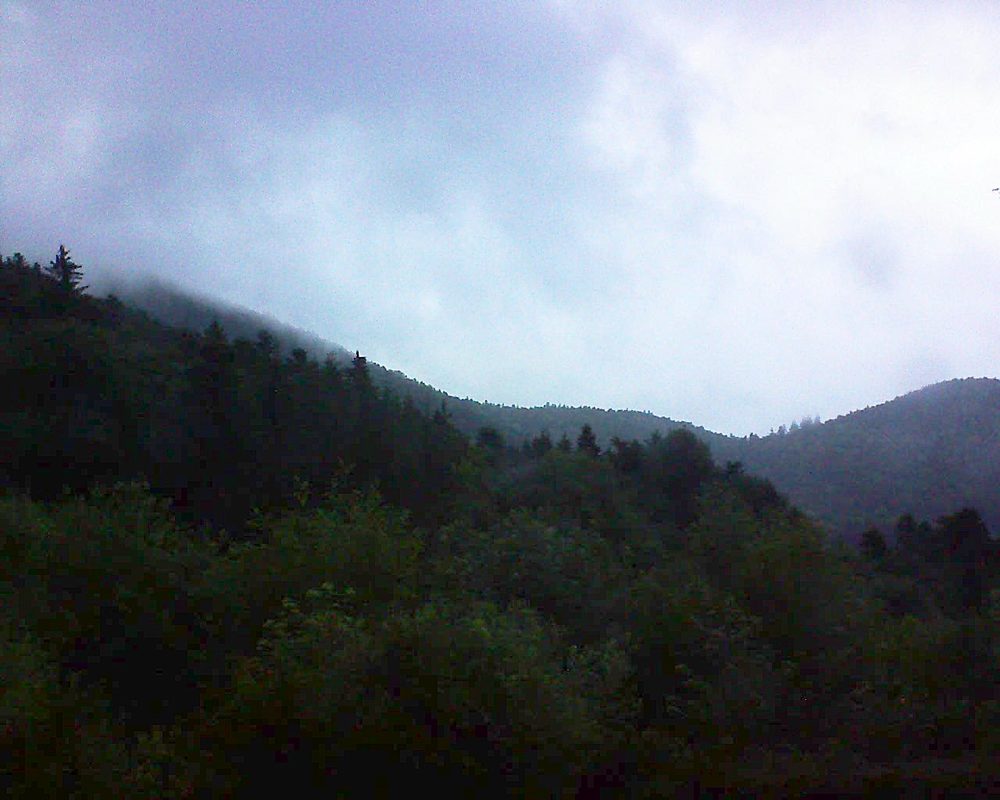 Le petit ballon vu depuis le Domaine Langmatt à Murbach le 12.06.2018 à 21:15 Le petit ballon (Alsace, Vosges) le 12.06.2018 à 21:15