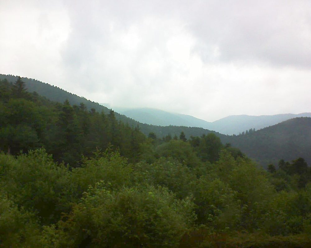 Le petit ballon vu depuis le Domaine Langmatt à Murbach le 13.06.2018 à 13:00 Le petit ballon (Alsace, Vosges) le 13.06.2018 à 13:00