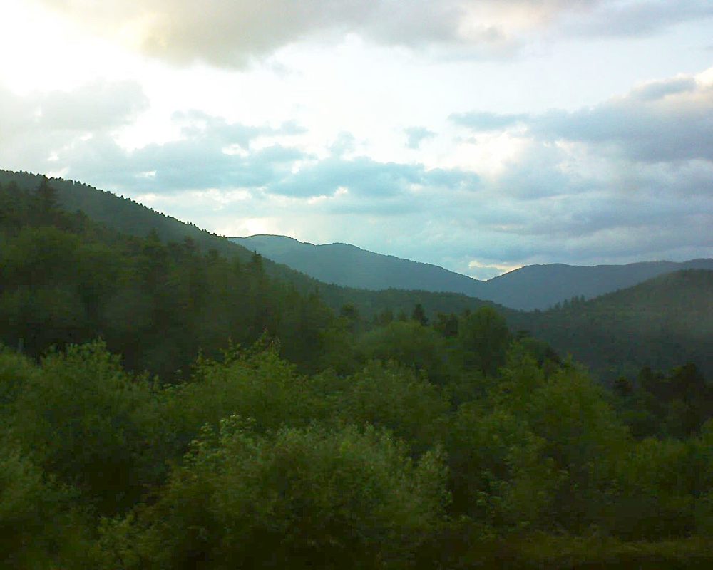 Le petit ballon vu depuis le Domaine Langmatt à Murbach le 16.06.2018 à 21:00 Le petit ballon (Alsace, Vosges) le 16.06.2018 à 21:00
