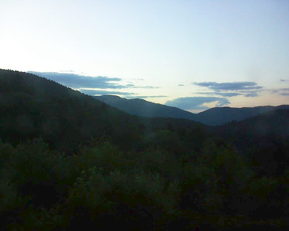 Le petit ballon vu depuis le Domaine Langmatt à Murbach le 22.06.2018 à 21:45 Le petit ballon (Alsace, Vosges) le 22.06.2018 à 21:45