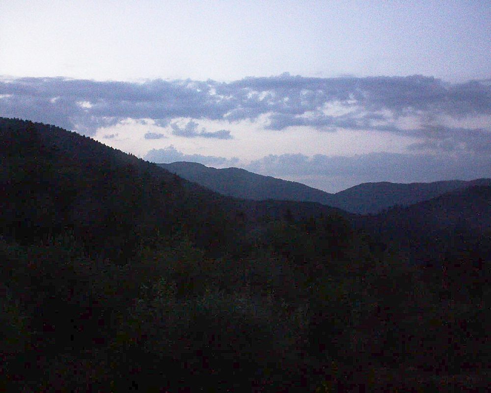 Le petit ballon vu depuis le Domaine Langmatt à Murbach le 02.07.2018 à 22:00 Le petit ballon (Alsace, Vosges) le 02.07.2018 à 22:00