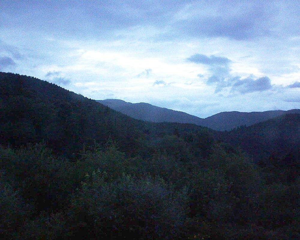 Le petit ballon vu depuis le Domaine Langmatt à Murbach le 05.07.2018 à 21:45 Le petit ballon (Alsace, Vosges) le 05.07.2018 à 21:45