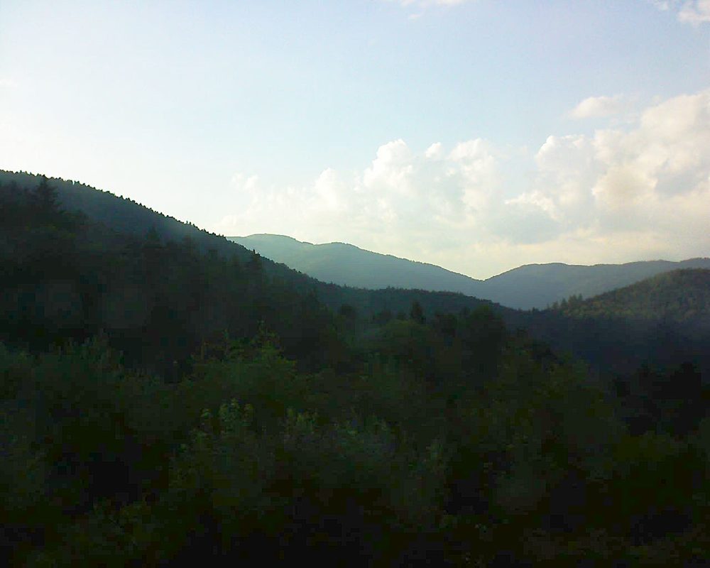 Le petit ballon vu depuis le Domaine Langmatt à Murbach le 06.07.2018 à 20:15 Le petit ballon (Alsace, Vosges) le 06.07.2018 à 20:15