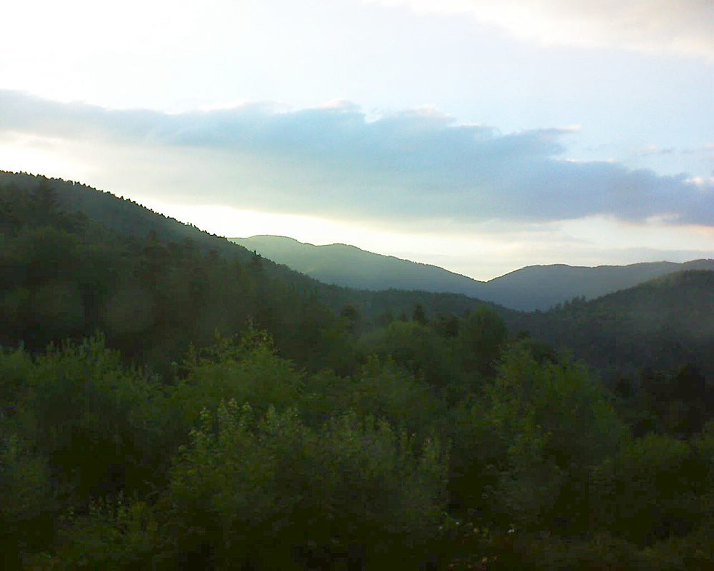 Le petit ballon vu depuis le Domaine Langmatt à Murbach le 10.07.2018 à 20:45 Le petit ballon (Alsace, Vosges) le 10.07.2018 à 20:45