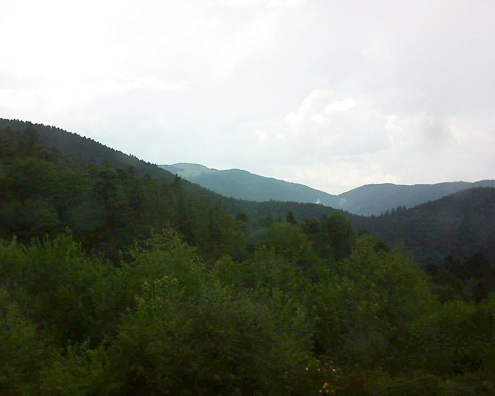 Le petit ballon vu depuis le Domaine Langmatt à Murbach le 15.07.2018 à 12:45 Le petit ballon (Alsace, Vosges) le 15.07.2018 à 12:45