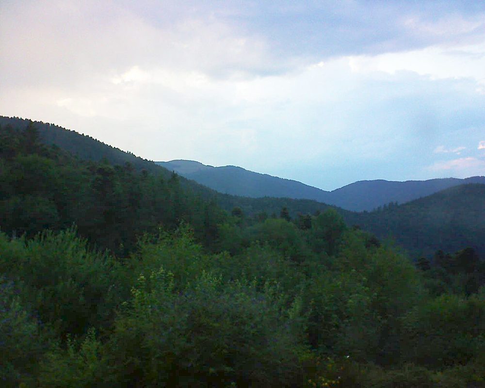 Le petit ballon vu depuis le Domaine Langmatt à Murbach le 17.07.2018 à 21:15 Le petit ballon (Alsace, Vosges) le 17.07.2018 à 21:15