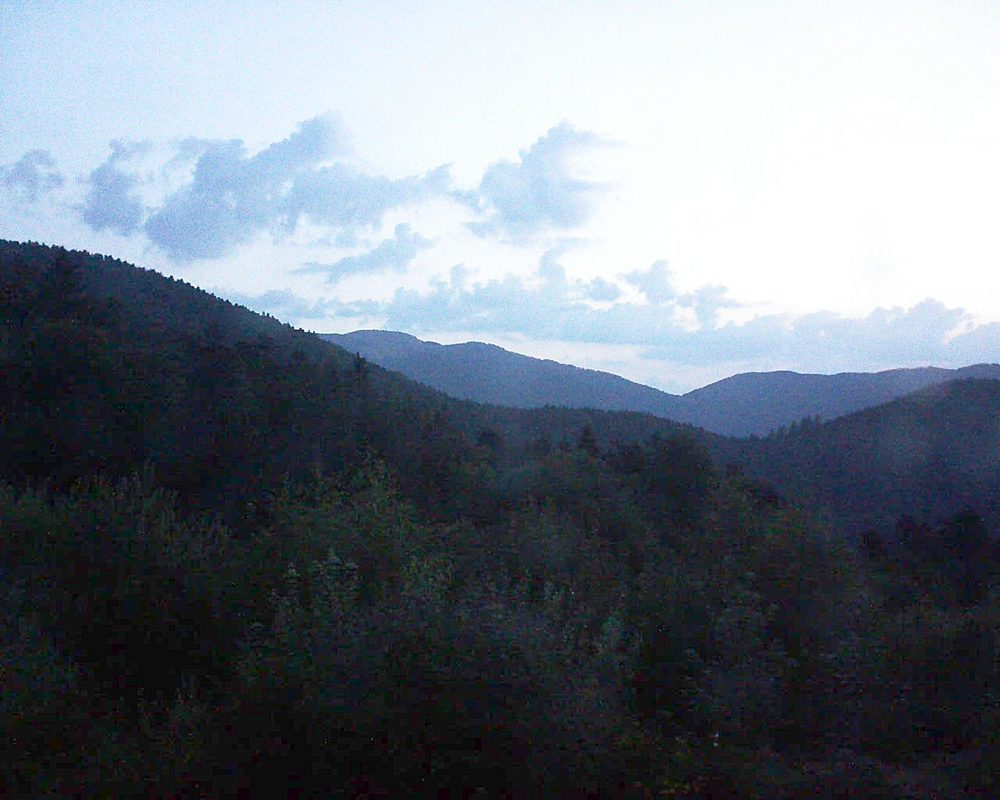 Le petit ballon vu depuis le Domaine Langmatt à Murbach le 18.07.2018 à 05:30 Le petit ballon (Alsace, Vosges) le 18.07.2018 à 05:30