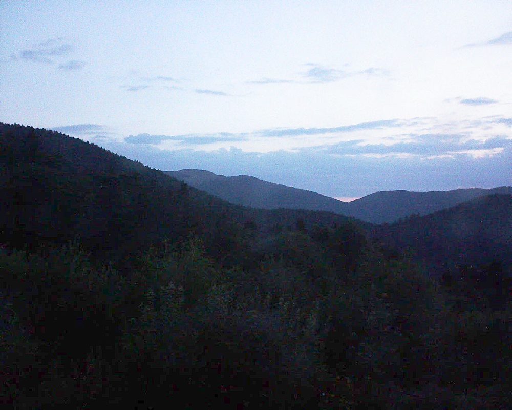 Le petit ballon vu depuis le Domaine Langmatt à Murbach le 19.07.2018 à 05:30 Le petit ballon (Alsace, Vosges) le 19.07.2018 à 05:30