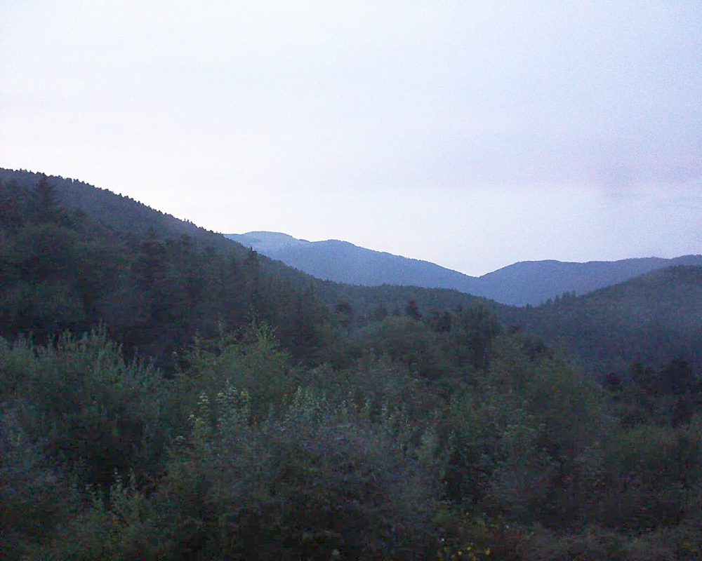 Le petit ballon vu depuis le Domaine Langmatt à Murbach le 21.07.2018 à 21:30 Le petit ballon (Alsace, Vosges) le 21.07.2018 à 21:30