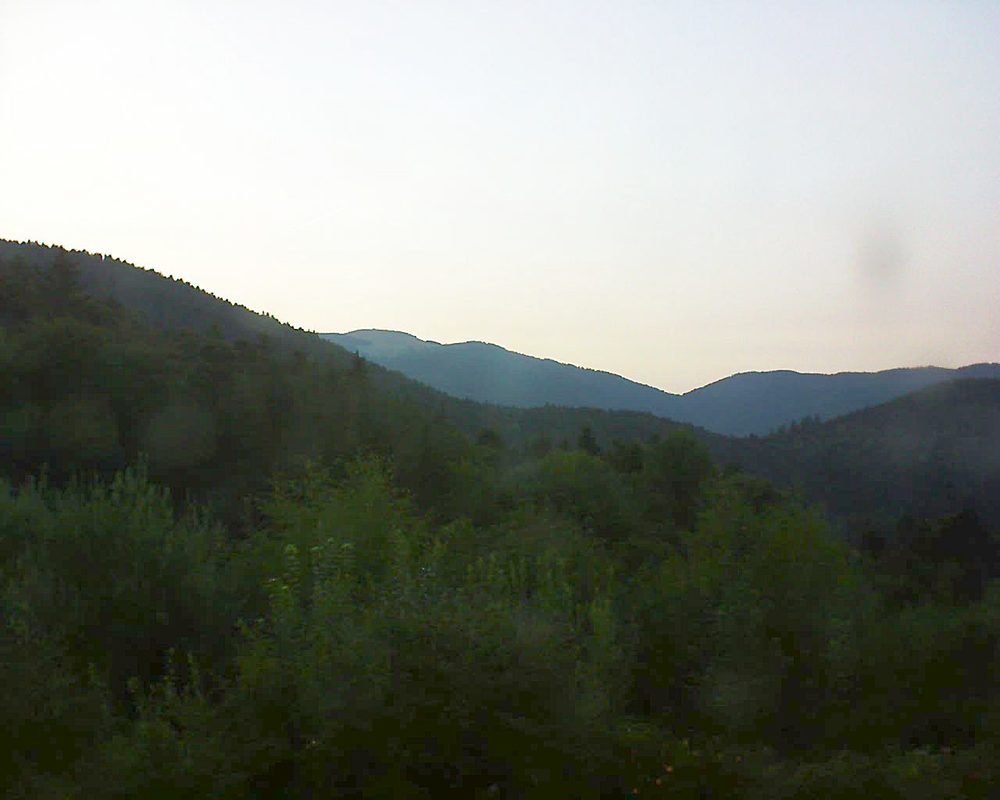 Le petit ballon vu depuis le Domaine Langmatt à Murbach le 05.08.2018 à 21:00 Le petit ballon (Alsace, Vosges) le 05.08.2018 à 21:00