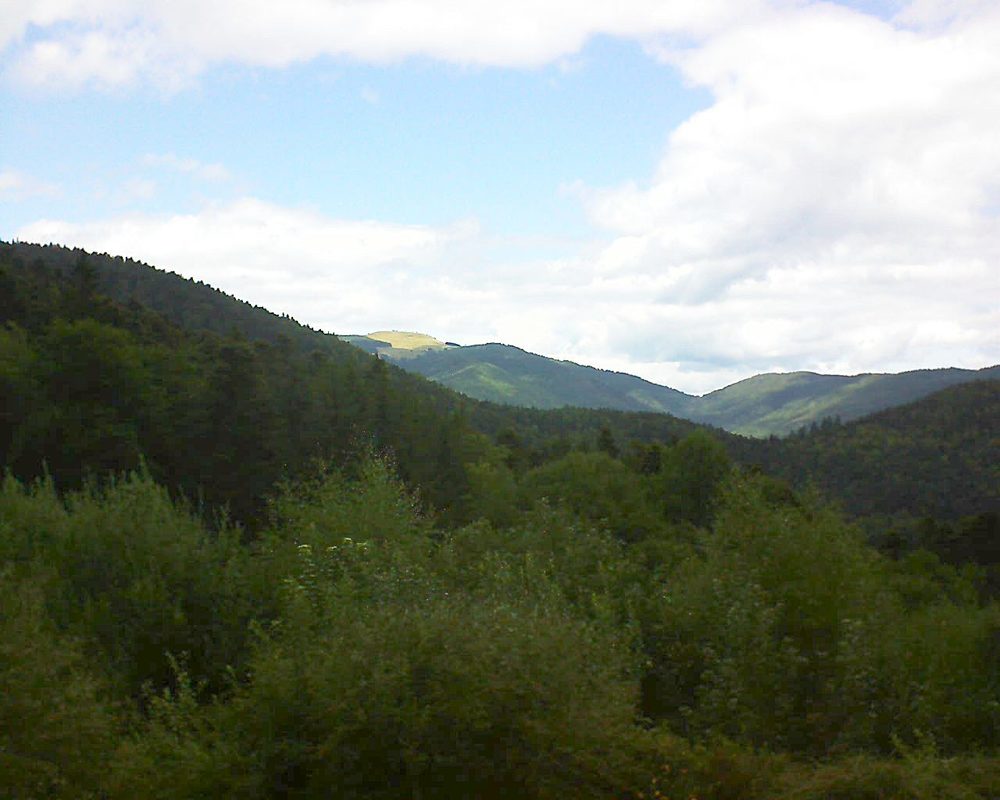 Le petit ballon vu depuis le Domaine Langmatt à Murbach le 14.08.2018 à 13:15 Le petit ballon (Alsace, Vosges) le 14.08.2018 à 13:15